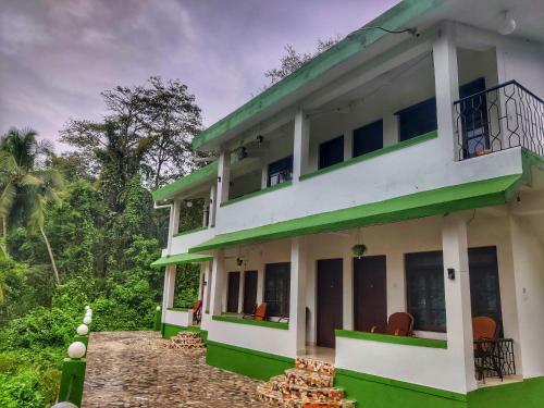 Hotel Heaven Goa Resort