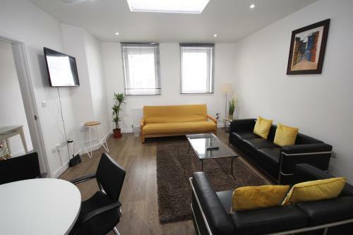 Boston Manor Apartments