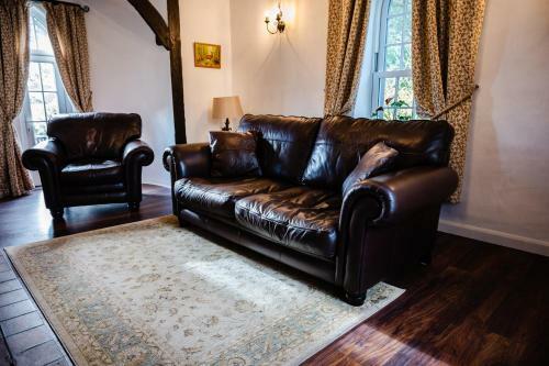 Holly Cottage. Romantic Getaway. Tourist Base.