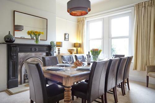 Harrogate House * Sleeps 11 * Five Star *