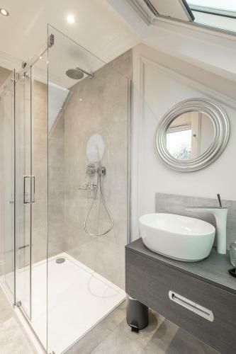 Alexandra By Rmg Apartments