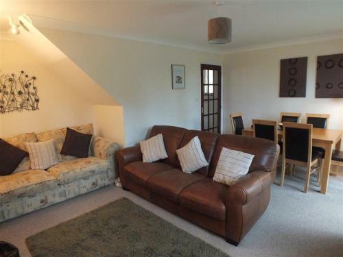 14 Green Meadow Close