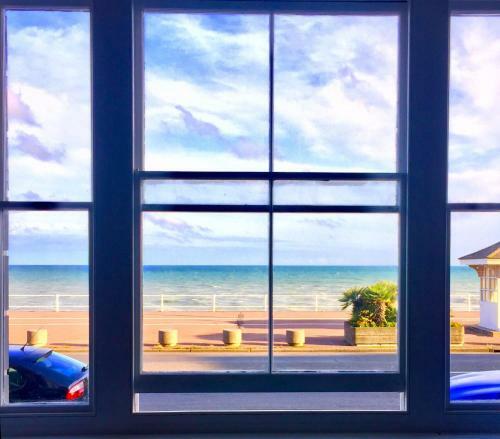 Apartamento Stunning Beach View Holiday Suite