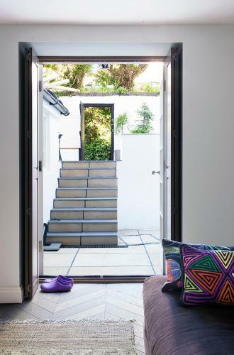 Central Hastings, Stylish-luxe, Seaside Apartment.