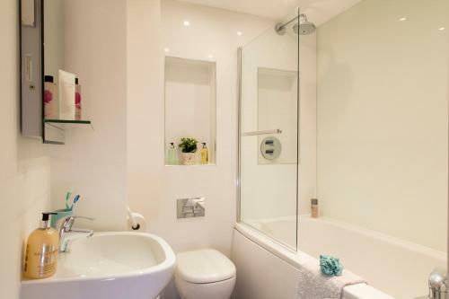 Finchley Central - Luxury 2 Bed Ground Floor Apartment