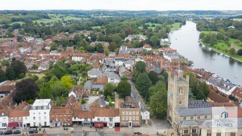 Stylish Hidden Gem In Henley-on-thames