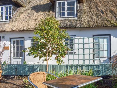Arthur's River View Cottage