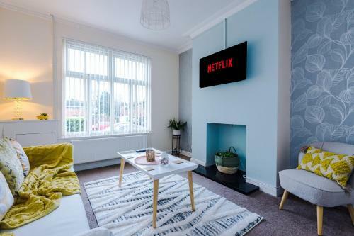 Smart 2 Bedroom Town House In Chester.