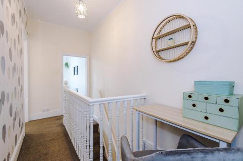 Smart 2 Bedroom Town House In Chester.