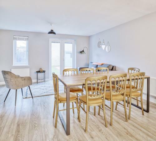 5 Bed House In Gloucester