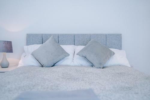 ?onpoint - Modern 2 Bed Apartment Close To Centre?