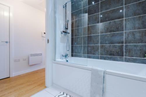 ?onpoint - Modern 2 Bed Apartment Close To Centre?