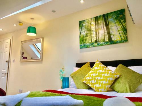 London Apartments, Close To Station