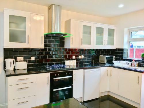 London Apartments, Close To Station