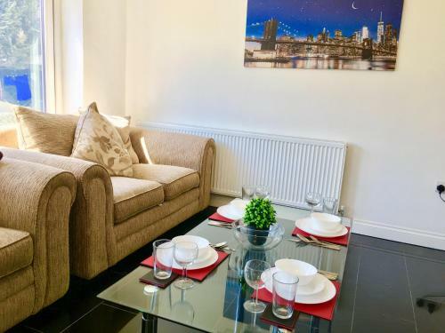 London Apartments, Close To Station
