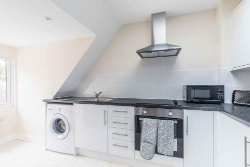 Apartamento 2 Bed - Close To Uxbridge & Pinewood - Parking
