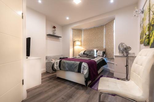 6 Bedroom House - Perfect For Professional Stays