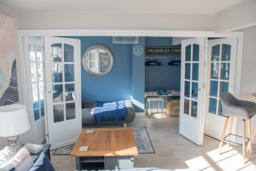 Toothbrush Apartments - 2 Bed/2 Bath House With Parking, Town Centre