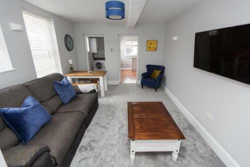 New Bespoke 2 Bed Town Centre Serviced Apartment