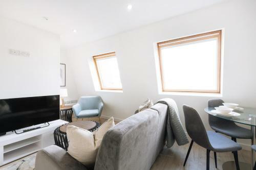 Modern 1br Top Floor Apartment In Ipswich