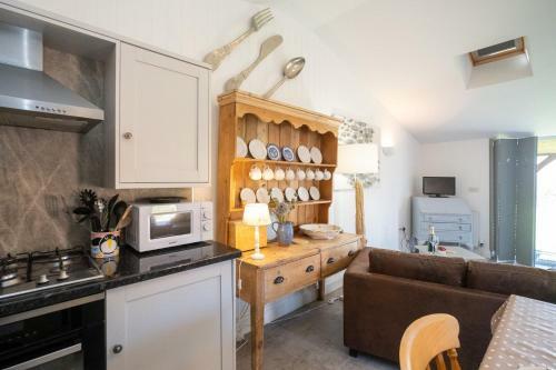 East Green Farm Cottage - Studio Barn