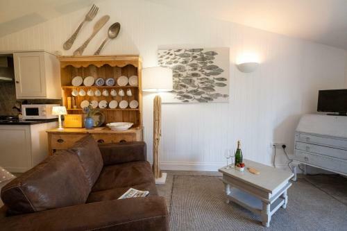 East Green Farm Cottage - Studio Barn