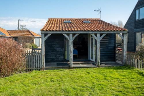 East Green Farm Cottage - Studio Barn