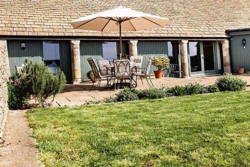 Villa Clover Barn - Luxury Cotswold Home - Sleeps 6 - Dog Friendly