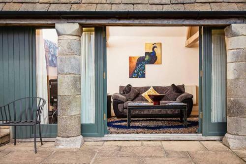 Villa Clover Barn - Luxury Cotswold Home - Sleeps 6 - Dog Friendly