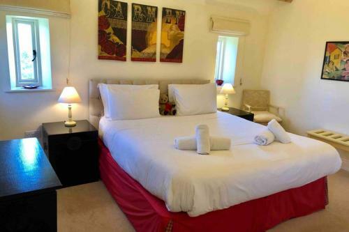 Villa Clover Barn - Luxury Cotswold Home - Sleeps 6 - Dog Friendly