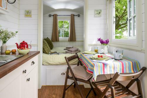 Romantic Shepherds Hut, Kenilworth