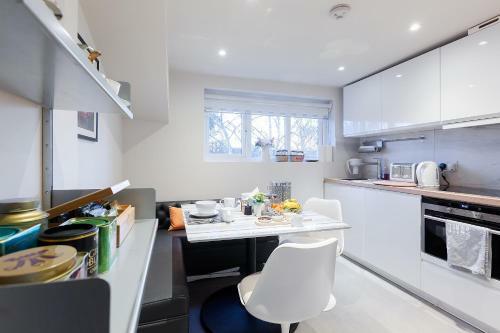 Kew Gardens Apartment