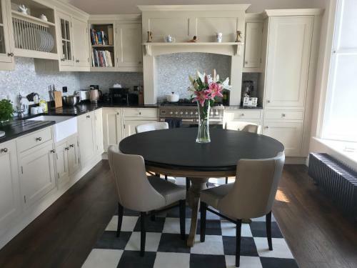 Stramongate Apartment
