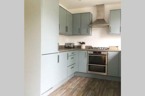 Luxury House, Private Garden, Free Parking