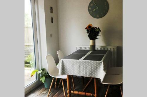 Luxury House, Private Garden, Free Parking