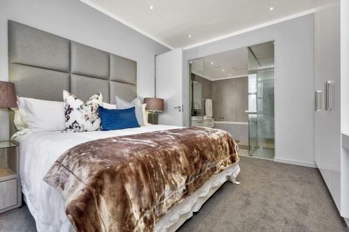 Sandton Apartment 15 West Road South