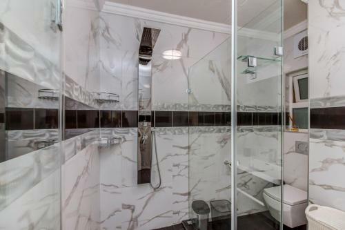 Upmarket Sandton Apartment