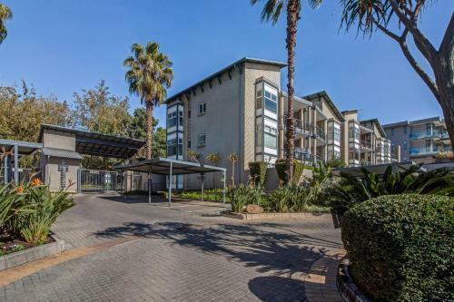 Upmarket Sandton Apartment