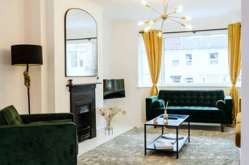 Chic Beach Getaway (Sleeps 6) - 4min Walk To Beach