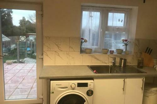 The Dartford Five Bedrooms Attractive House
