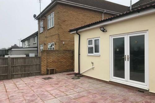 The Dartford Five Bedrooms Attractive House