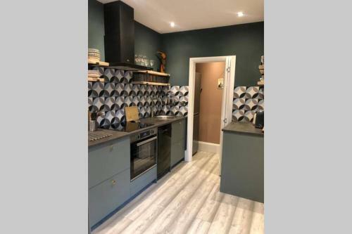 Sunbeam Cottage - Close To Town And Beach With Parking