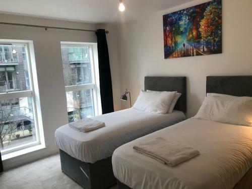 Sterling River View Apartment, Greenhithe 4 With Netflix & Amazon Music