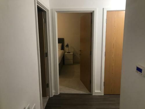 Sterling River View Apartment, Greenhithe 4 With Netflix & Amazon Music