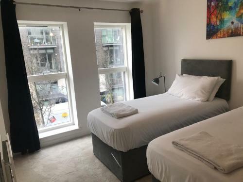 Sterling River View Apartment, Greenhithe 4 With Netflix & Amazon Music