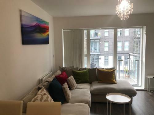 Sterling River View Apartment, Greenhithe 4 With Netflix & Amazon Music