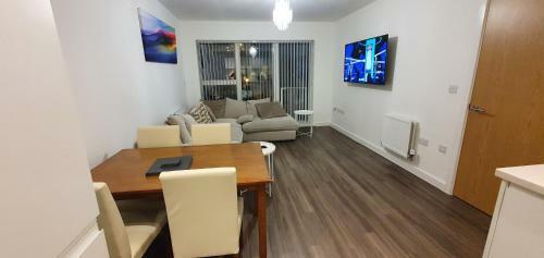 Sterling River View Apartment, Greenhithe 4 With Netflix & Amazon Music