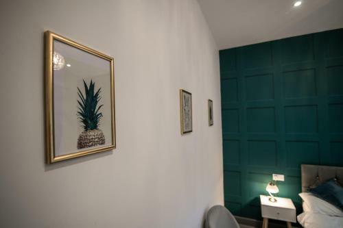 Cheerful 6 Bed With Hot Tub @ The Grey Elegance