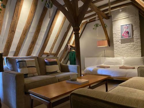 Kingpost - 3 Bedroom Apartment In Sandwich