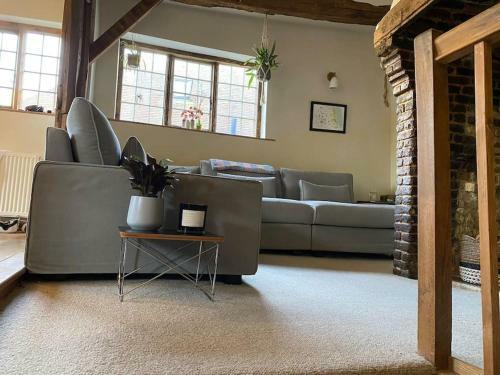 Kingpost - 3 Bedroom Apartment In Sandwich